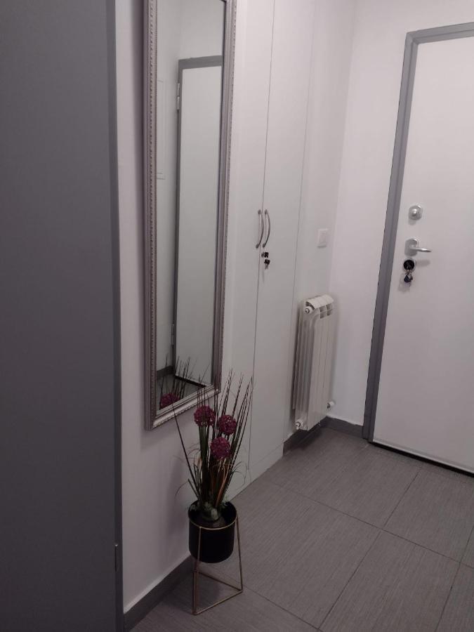 Room Armani Ровин Екстериор снимка