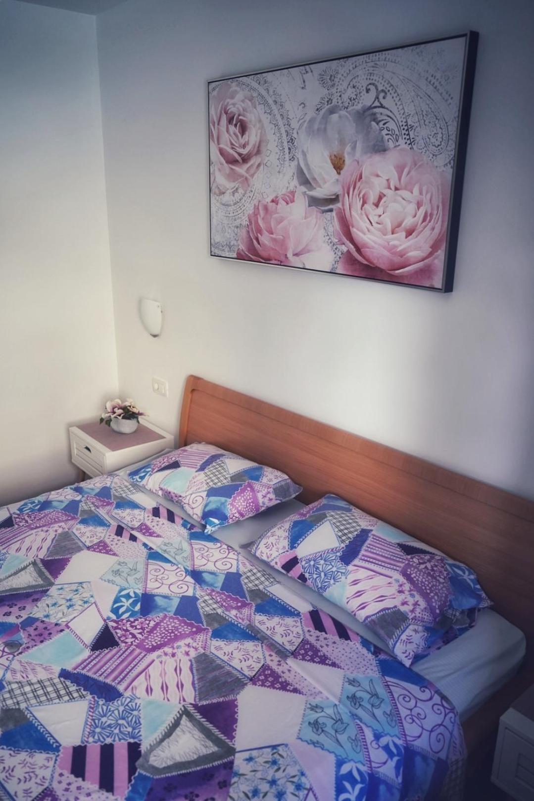 Room Armani Ровин Екстериор снимка